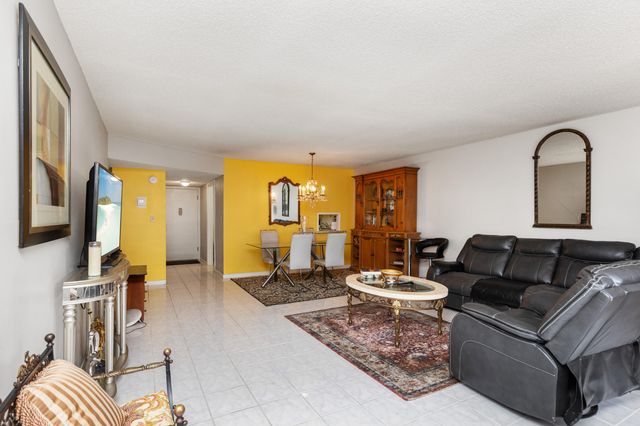 2271 NW 48th Terrace 111, Lauderhill, FL 33313