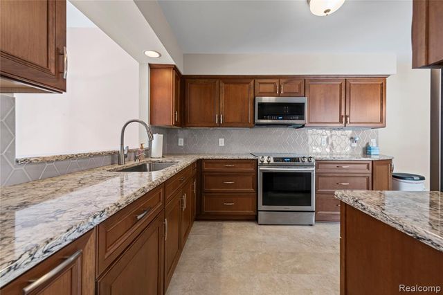 16829 Club Drive 41, Southgate, MI 48195