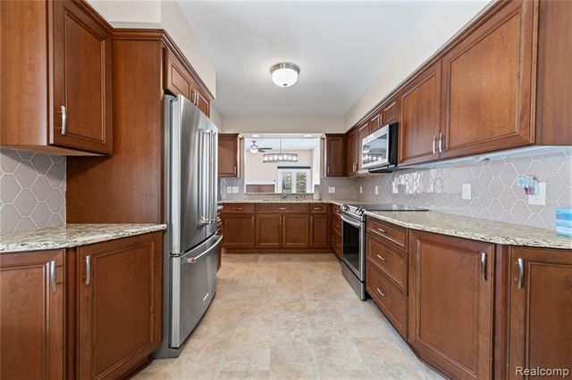 16829 Club Drive 41, Southgate, MI 48195