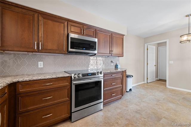 16829 Club Drive 41, Southgate, MI 48195