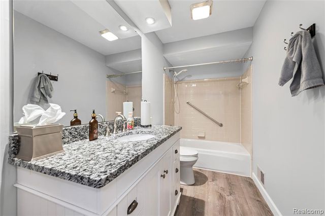 16829 Club Drive 41, Southgate, MI 48195