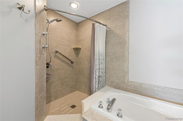 16829 Club Drive 41, Southgate, MI 48195