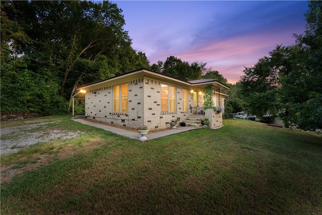 451 W Horn Street, Fayetteville, AR 72701