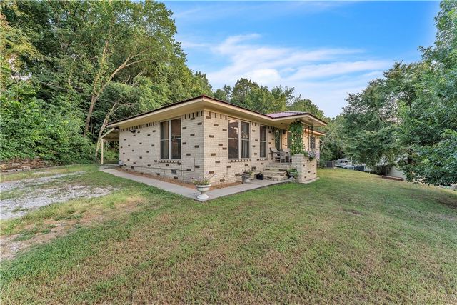 451 W Horn Street, Fayetteville, AR 72701
