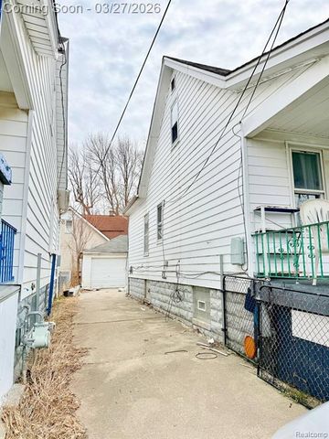 3886 Comstock Street, Hamtramck, MI 48212