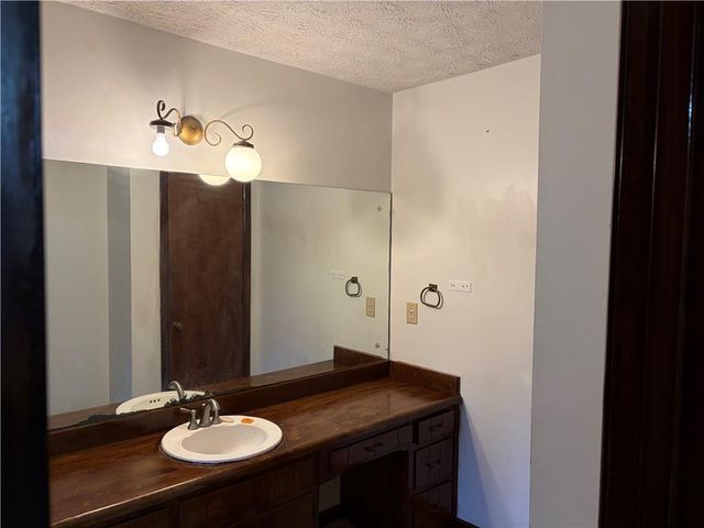 5252 Enchanted SW Cove, Lilburn, GA 30047