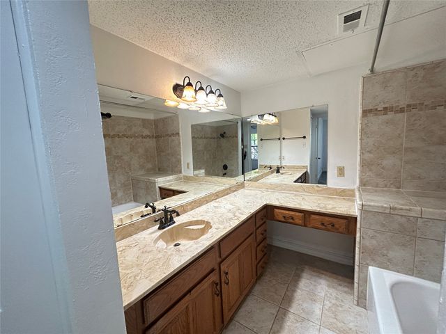 6509 Hickock Drive 2C, Fort Worth, TX 76116
