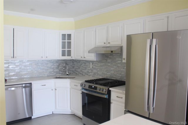 274 Robinson Avenue 1, Bronx, NY 10465