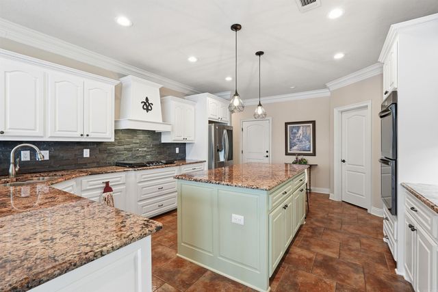 6717 Kensington Drive, Benton, AR 72019