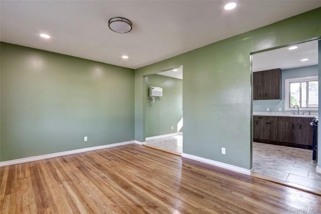 33 Oak street, Hicksville, NY 11801