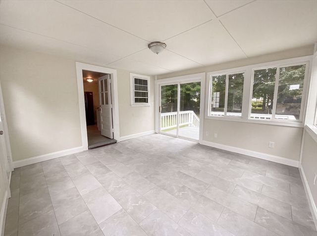 48 Woodlawn St, Randolph, MA 02368