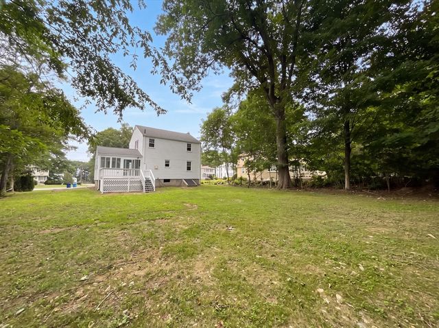 48 Woodlawn St, Randolph, MA 02368