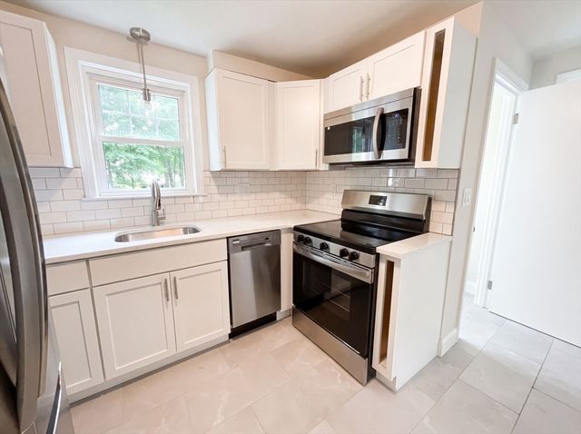 48 Woodlawn St, Randolph, MA 02368