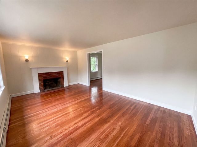 48 Woodlawn St, Randolph, MA 02368
