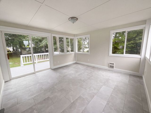 48 Woodlawn St, Randolph, MA 02368