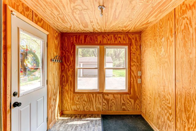 1612 County Road C E, Maplewood, MN 55109