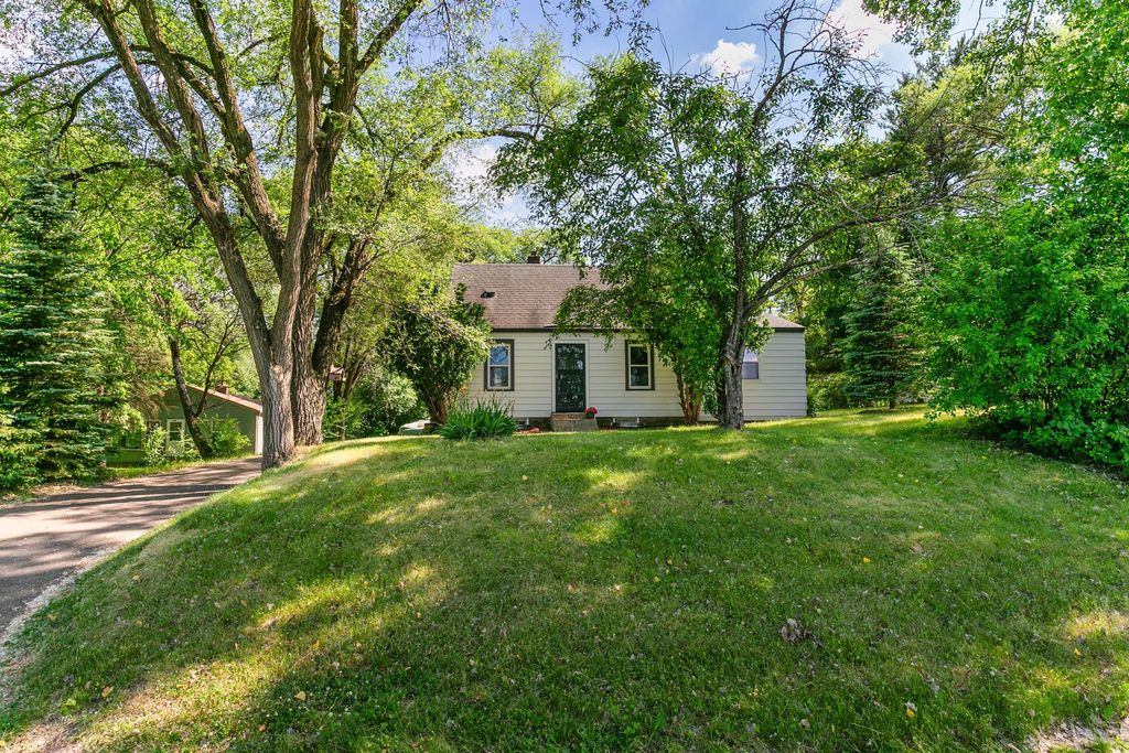 1612 County Road C E, Maplewood, MN 55109