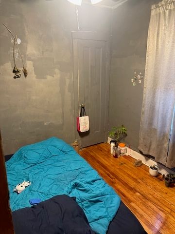 907 S 10th Avenue, Maywood, IL 60153