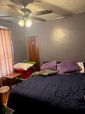 907 S 10th Avenue, Maywood, IL 60153