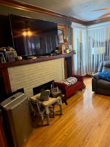 907 S 10th Avenue, Maywood, IL 60153