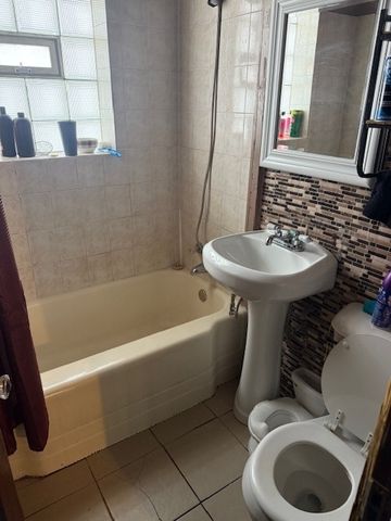 907 S 10th Avenue, Maywood, IL 60153