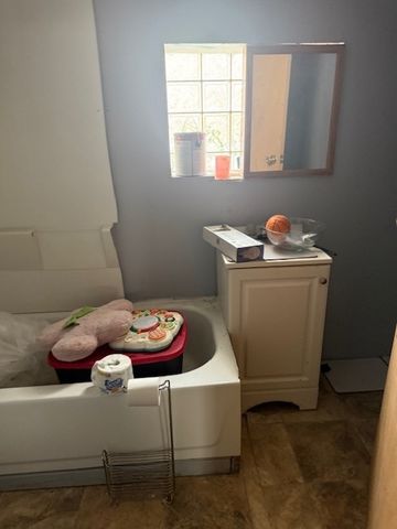 907 S 10th Avenue, Maywood, IL 60153