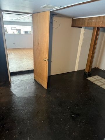 907 S 10th Avenue, Maywood, IL 60153