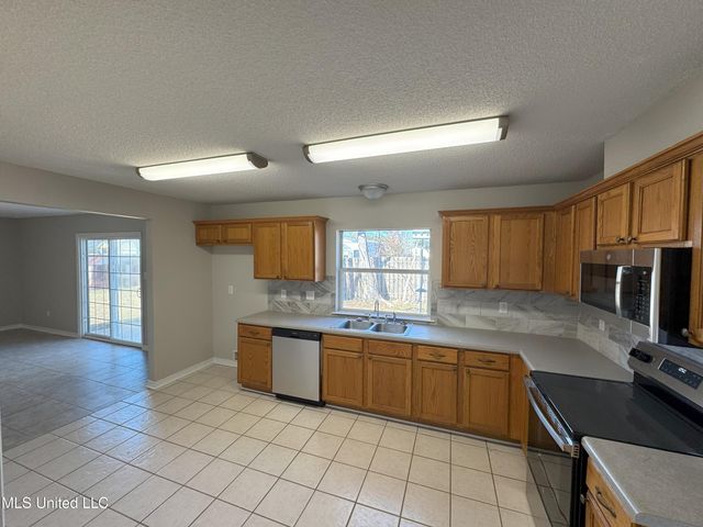 4656 Kelly Court, Ocean Springs, MS 39564
