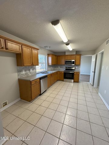 4656 Kelly Court, Ocean Springs, MS 39564