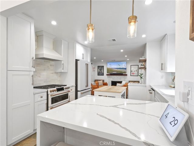 7819 Goldmine Lane, Lake Balboa, CA 91406