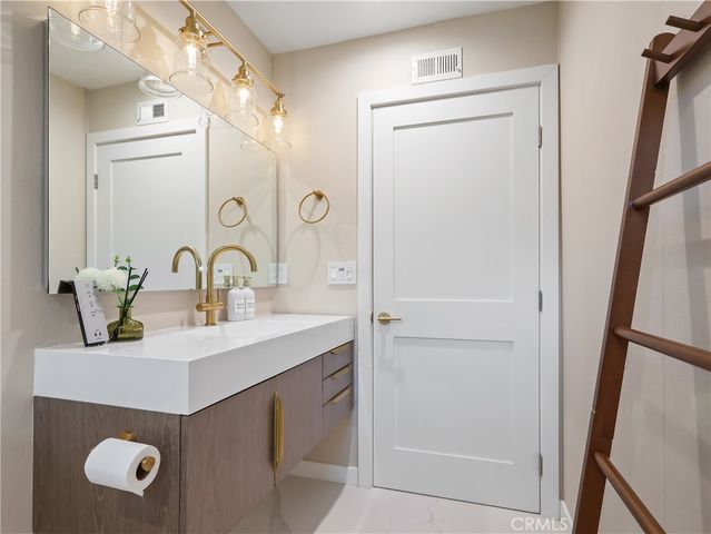 7819 Goldmine Lane, Lake Balboa, CA 91406