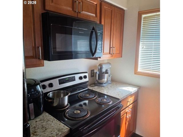 9955 Sw TRAPPER Ter, Beaverton, OR 97008