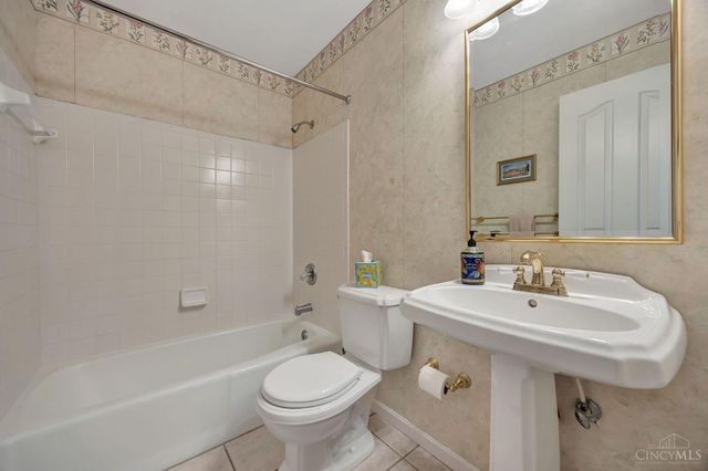 5509 Boomer Road, Cincinnati, OH 45247