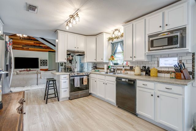 122 Valley Vista Drive, Burleson, TX 76028