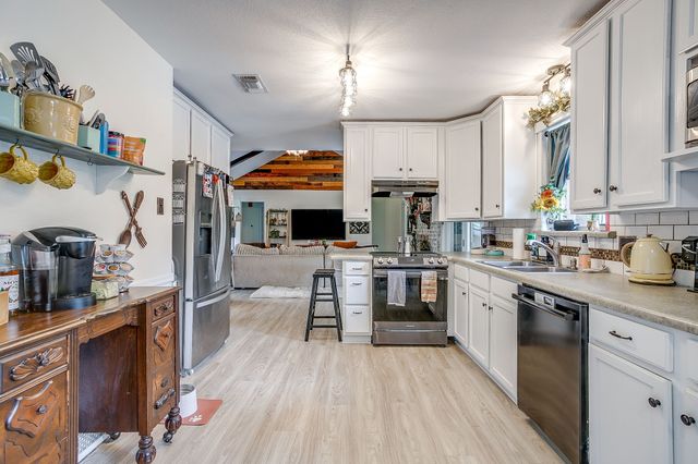 122 Valley Vista Drive, Burleson, TX 76028