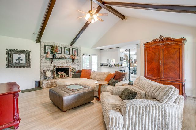 122 Valley Vista Drive, Burleson, TX 76028