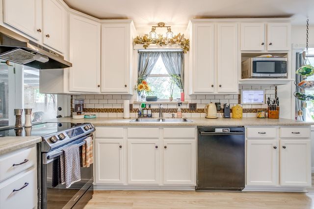 122 Valley Vista Drive, Burleson, TX 76028