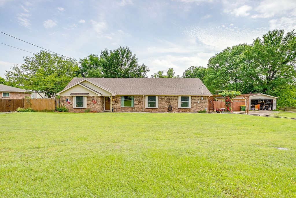122 Valley Vista Drive, Burleson, TX 76028