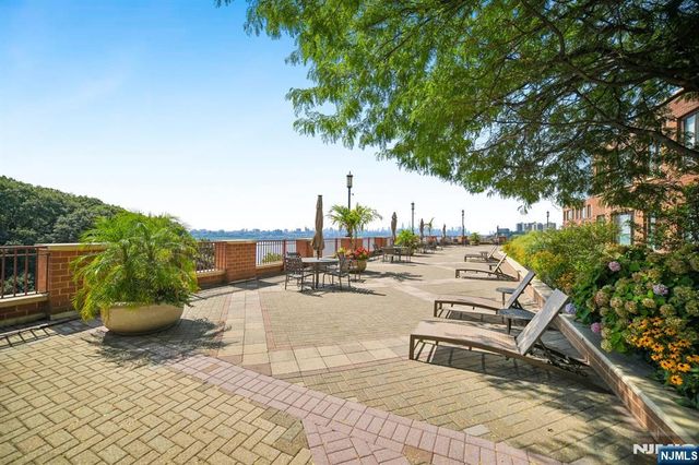 100 Old Palisade Road 3305, Fort Lee, NJ 07024