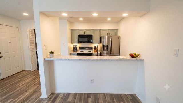9813 Walnut Street 302, Dallas, TX 75243