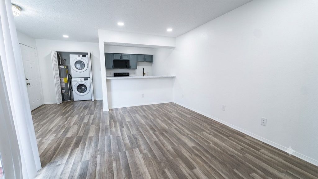 9813 Walnut Street 302, Dallas, TX 75243