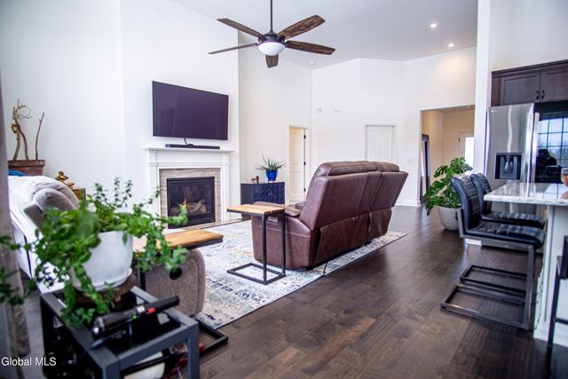 9 New Heron Drive, Halfmoon, NY 12118