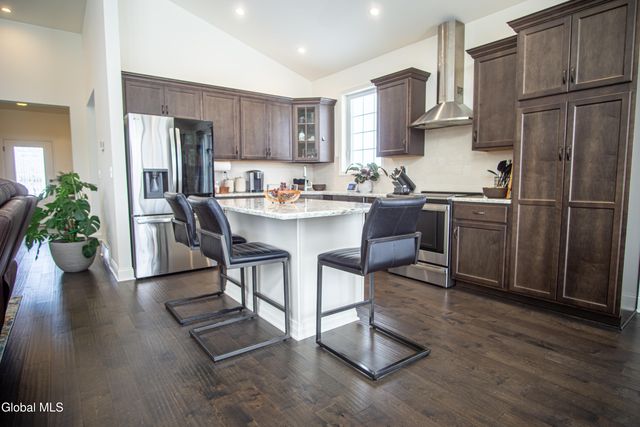 9 New Heron Drive, Halfmoon, NY 12118