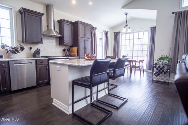 9 New Heron Drive, Halfmoon, NY 12118