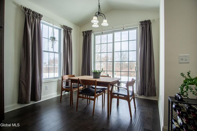 9 New Heron Drive, Halfmoon, NY 12118