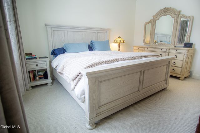 9 New Heron Drive, Halfmoon, NY 12118