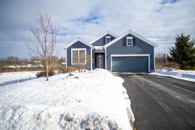 9 New Heron Drive, Halfmoon, NY 12118