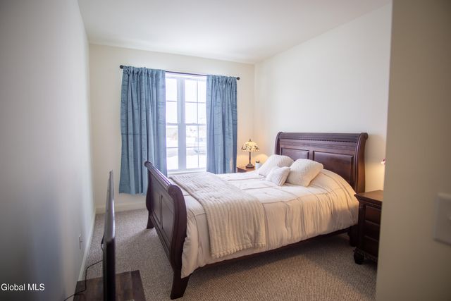 9 New Heron Drive, Halfmoon, NY 12118