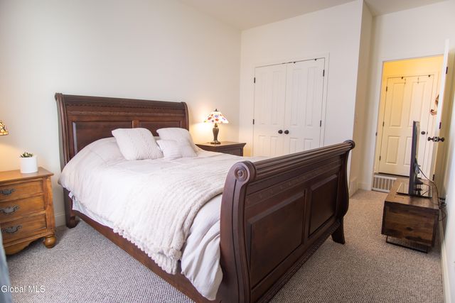 9 New Heron Drive, Halfmoon, NY 12118