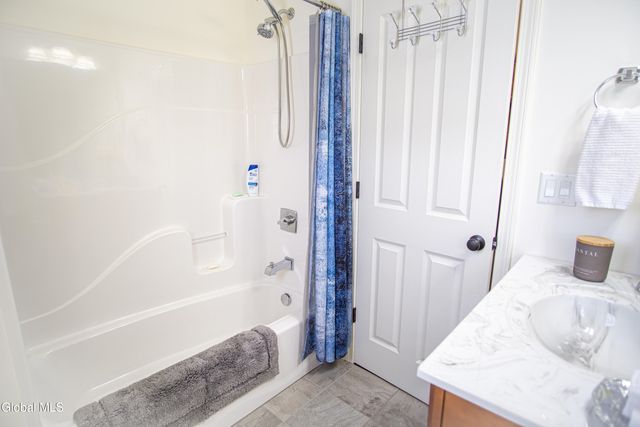 9 New Heron Drive, Halfmoon, NY 12118